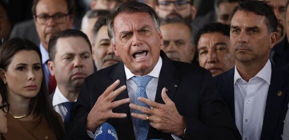 Bolsonaro ataca Moraes e retoma ofensiva contra sistema eleitoral após virar réu no STF