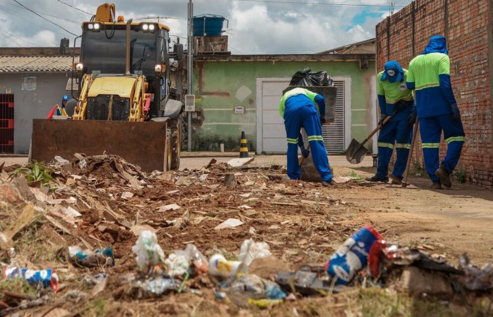 Prefeitura amplia serviços e passa a recolher entulhos nos bairros