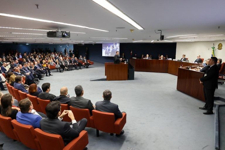 Pesquisa nacional mostra que maioria dos brasileiros reprova atuação do STF: 52,6%