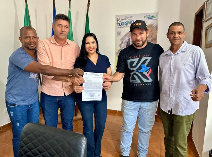 EM ALTO ALEGRE DOS PARECIS - Cristiane Lopes garante apoio para agricultores 

