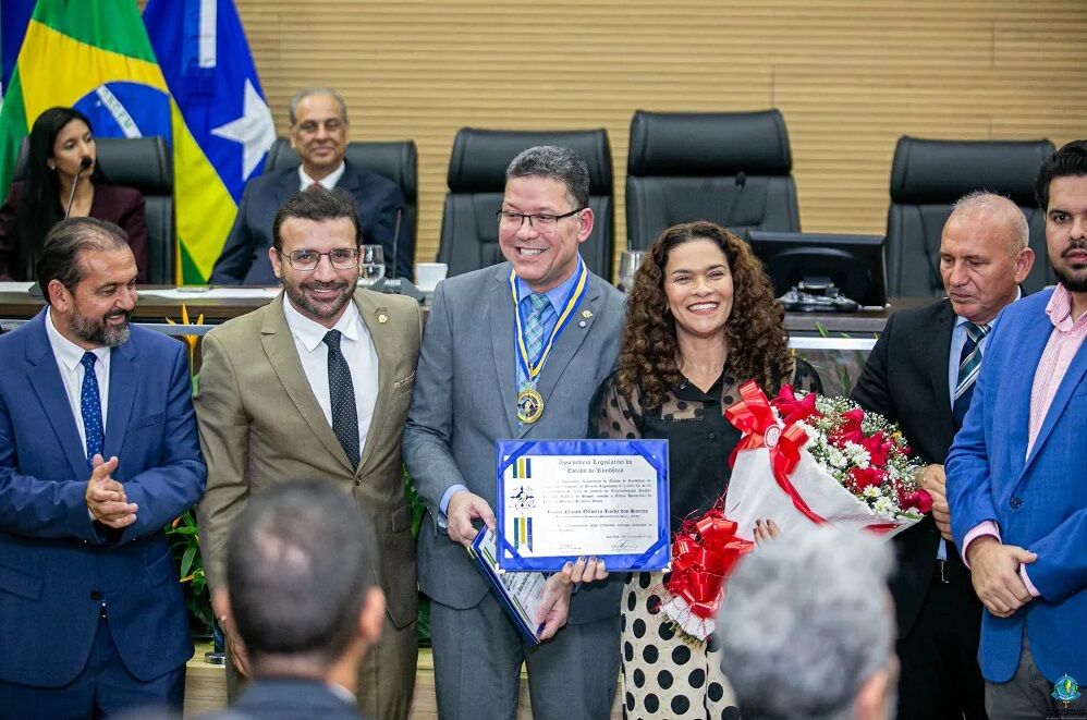 "ELE É TRABALHADOR E ÍNTEGRO " - Deputado Ribeiro do Sinpol condecora governador Marcos Rocha