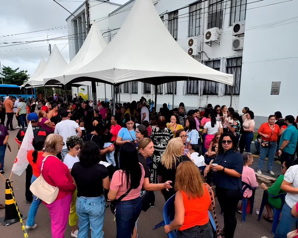 Sindicato faz manifestação no Prédio do Relógio para cobrar benefícios de  Léo Moraes