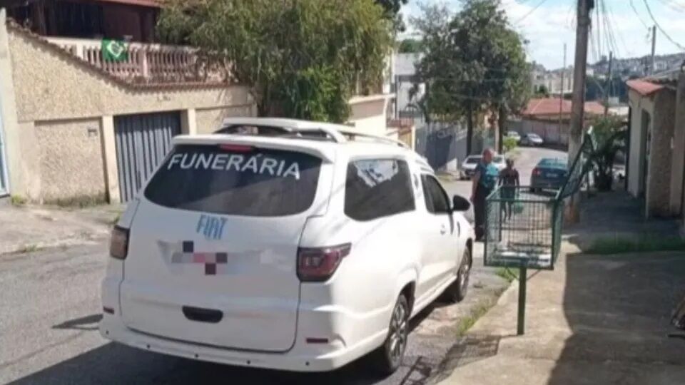 ROUBOU ATÉ O DEFUNTO  - Carro de funerária é roubado e ladrão leva corpo dentro de caixão

