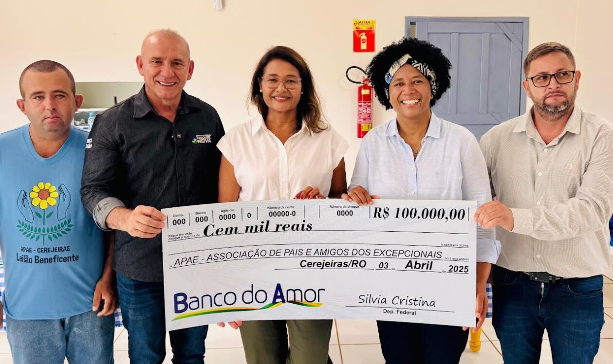 Sílvia Cristina participa da entrega de R$ 100 mil à Apae de Cerejeiras