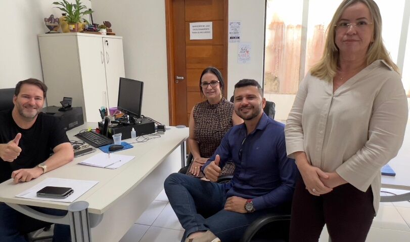 Deputado Alex Redano recebe Rodrigo Queiroz e reforça compromisso com a saúde de Alto Paraíso