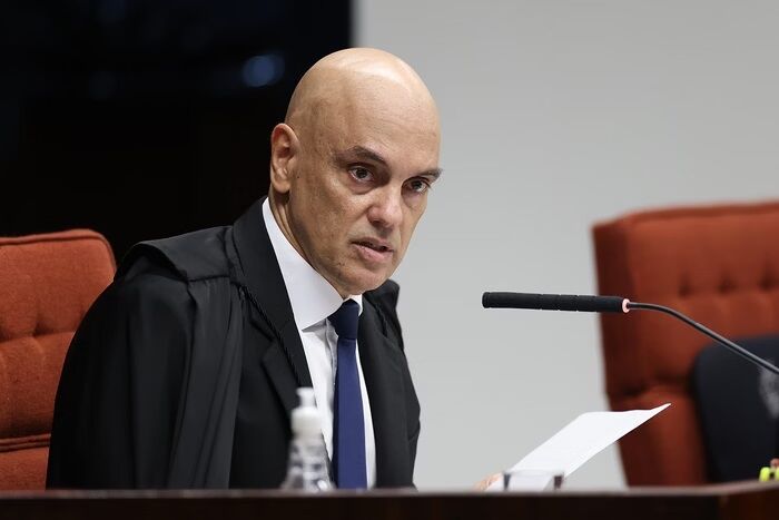 VENTO MUDA DE RUMO - Moraes diz que Bolsonaro pode ser absolvido, mas seguirá inelegível