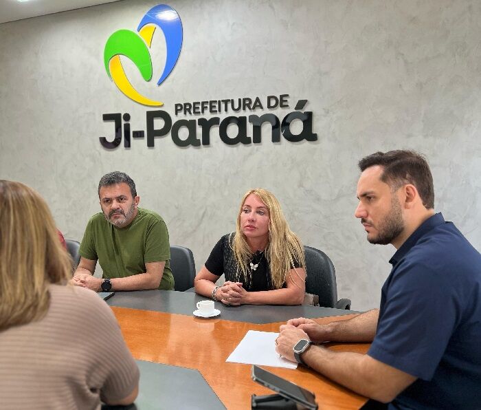 OUVINDO, ATENDENDO E RESOLVENDO - Ieda Chaves cumpre agenda com o projeto “Pé na Estrada” em Ji-Paraná e Presidente Médici