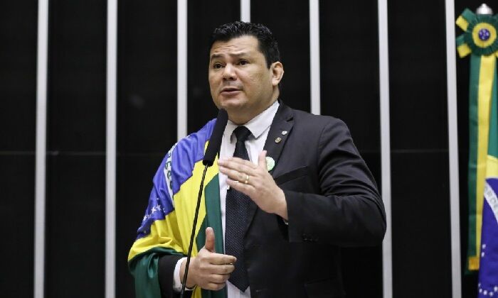 VIOLAM CF 'POR QUAISQUER PALAVRA' - AGU aciona PF e PGR para investigar deputado que desejou morte de Lula

