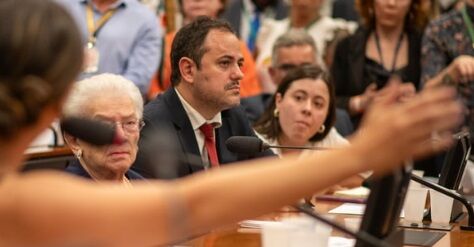 DERROTADO NA COMISSÃO DE ÉTICA - Deputado do Psol que expulsou eleitor com chute na bunda, perdeu por 13 x 5; cassação vai a plenário
