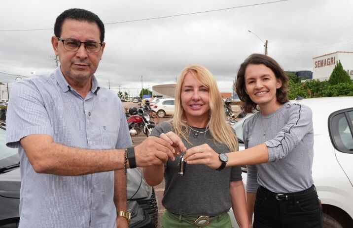 OUVINDO MUNICÍPIOS E RESOLVENDO - Ieda Chaves confirma recursos para Rolim de Moura e Nova Brasilândia durante agenda oficial

