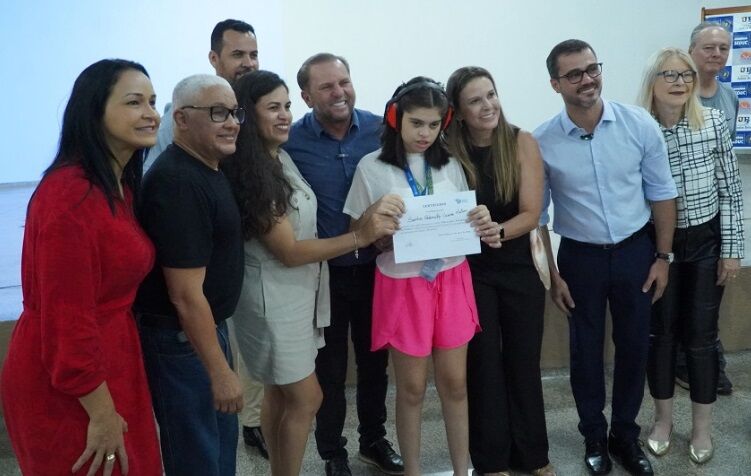 TUDO NO CELULAR - Escola do Legislativo encerra cursos de Libras e Edição e Filmagem em Cacoal com grande procura

