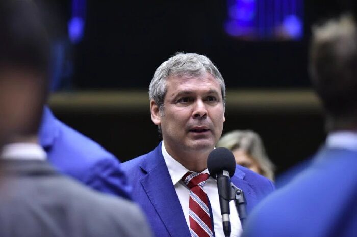 PORTA-VOZ DO ÓDIO - Lindbergh: “Quem assinou anistia decidiu romper com o governo”

