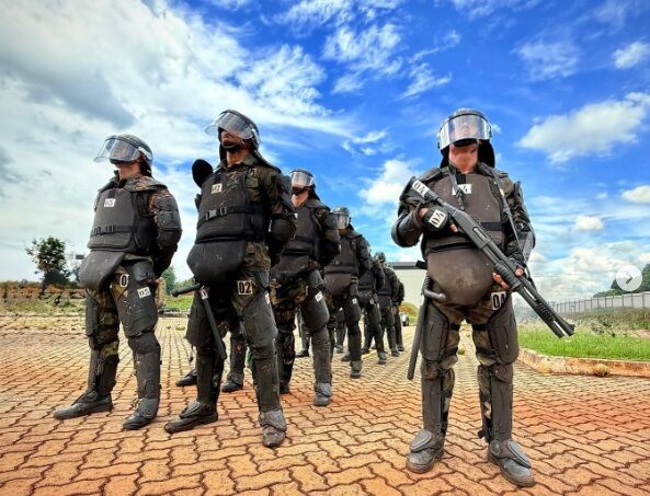 CAOS E ESTRESSE EXTREMO - Polícia Federal realiza simulação de operações de choque para candidatos ao COT
