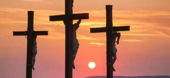 LENHO SAGRADO - O que aconteceu com a cruz em que Jesus morreu?

 