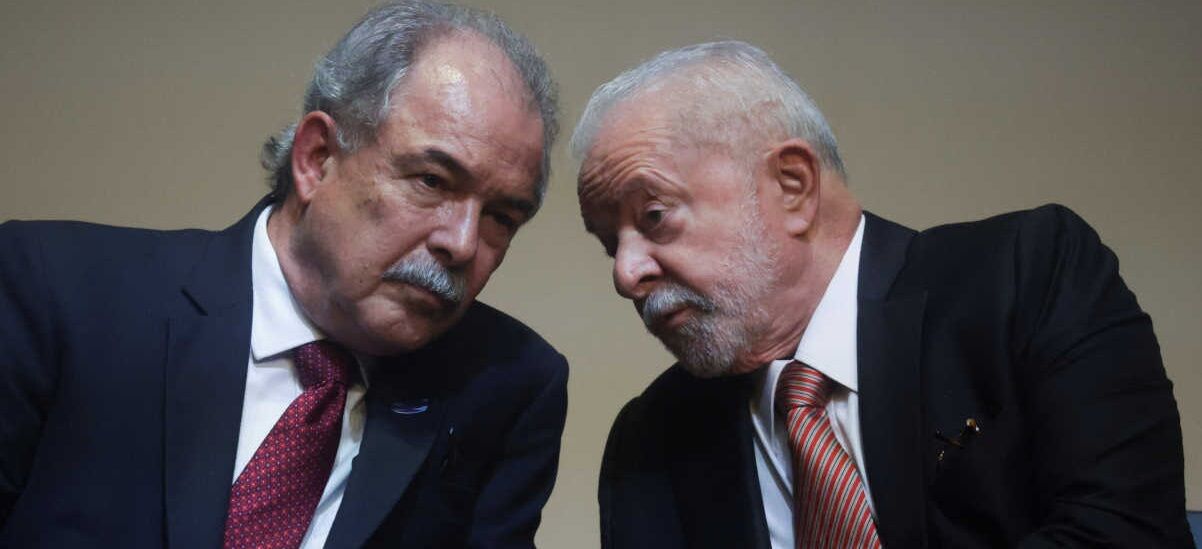 GOVERNO DA PROPAGANDA - Gastos com publicidade do BNDES aumentam 214% no governo Lula, e fica difícil explicar