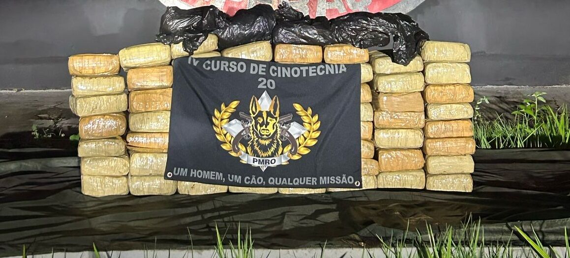 POLICIAL 'FARO-FINO' NÃO ERRA - Durante a Operação Maximus o Bope prende bandido com 60 pacotes de droga muito bem escondida
