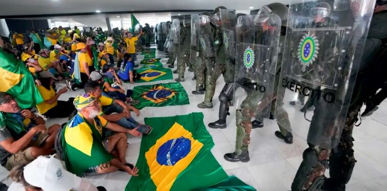 MORRE O 7º PRESO - Caso incendeia debate sobre condições de réus presos em 8 de janeiro nos porões da Ditadura da Toga