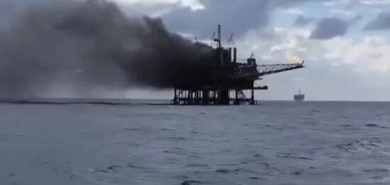 FOGO EM ALTO MAR - Plataforma da Petrobras explode no RJ, e ao menos 11 ficam feridos