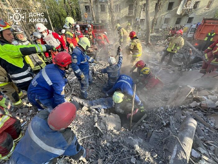 PAZ ESQUECIDA - Ataque da Rússia contra Kiev é o mais mortal desde julho de 2024