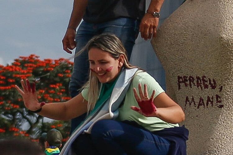 TERROR A CADA HORA - STF tem maioria para condenar mulher que escreveu “perdeu mané” em estátua