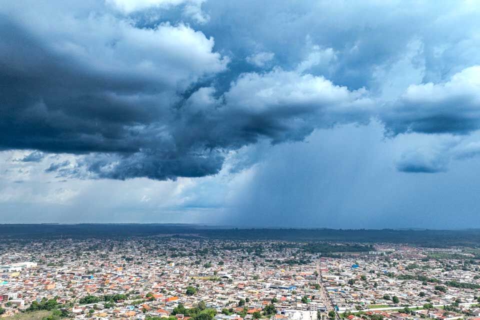 TEMPO CARREGADO EM RO - Pancadas fortes de chuva em 4 regiões brasileiras: confira a previsão de hoje
