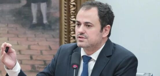 AGRESSOR VIOLENTO E CONSTANTE - Comissão rejeita recurso, e cassação de Glauber será votada em plenário

