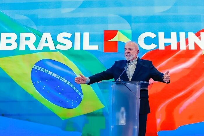 TURISTA DO PLANALTO - Lula não é presidente, mas agente de turismo de república bananeira