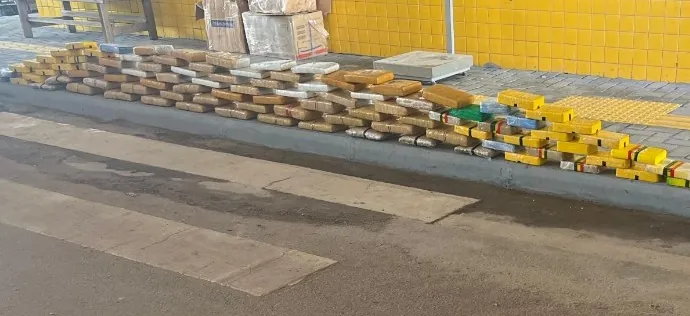 APREENDIDO - PRF apreende 100 kg de drogas em caminhão na BR-364