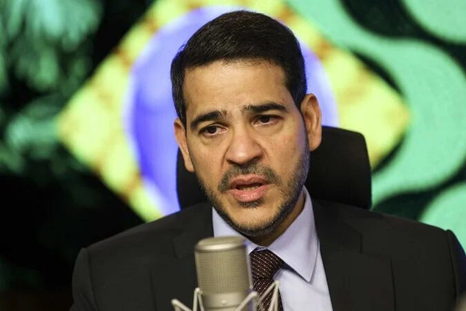 DESCULPA PARA NÃO DEVOLVER O ROUBO - CPMI pode atrapalhar ressarcimento das vítimas, afirma Messias
