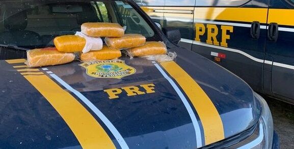 TRÁFICO - Homem é flagrado pela PRF com maconha em ônibus em Ji-Paraná