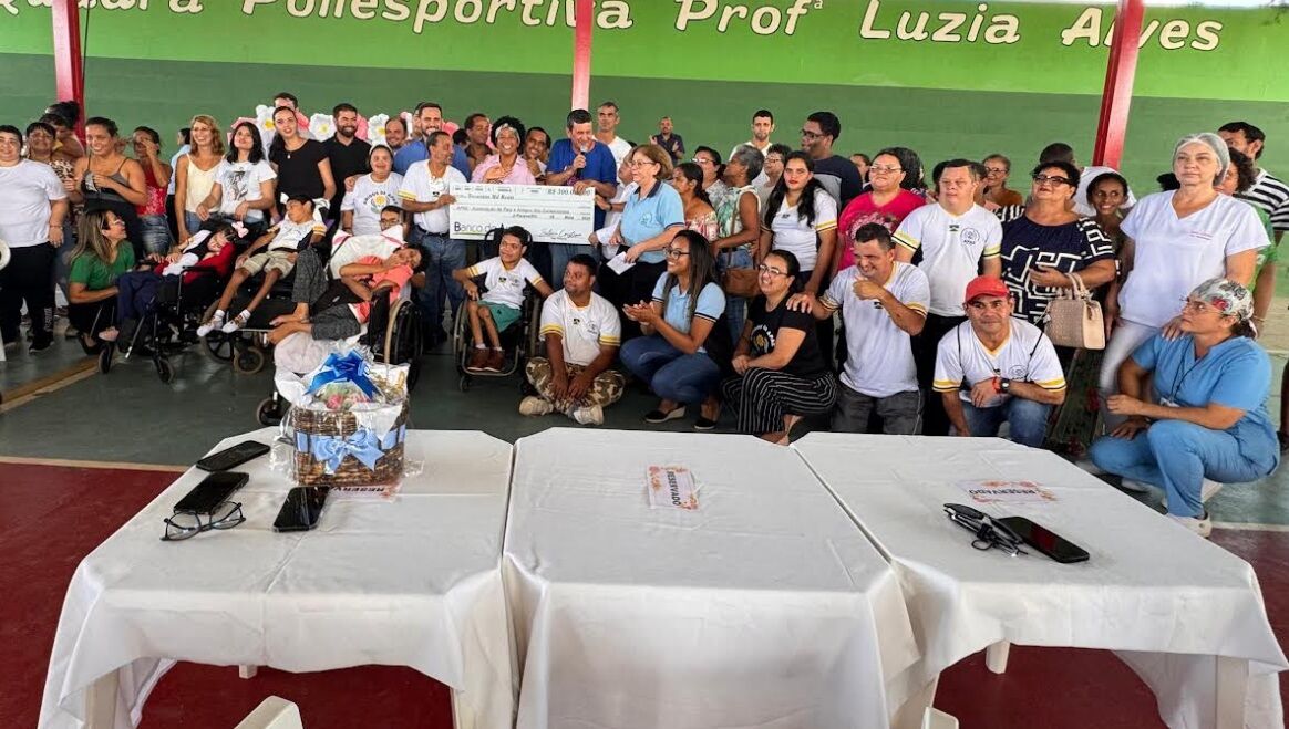 Em mais um ano de parceria, deputada Sílvia Cristina participa da entrega de R$ 300 mil à Apae de Ji-Paraná