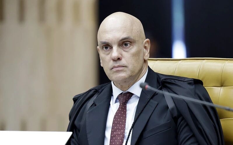 FORA-DA-LEI - Políticos e juristas criticam Moraes: “Cospe na Constituição”

