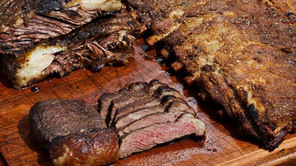 MANDA A CONTA PRO LULA - Policial é preso por comer picanha, beber cervejas e se recusa pagar

