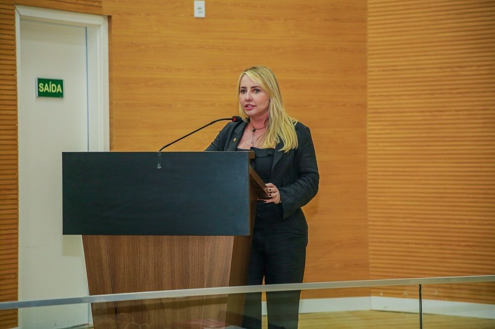 RESPEITO À HONRA E À DIGNIDADE - Ieda Chaves comemora inclusão do assédio sexual como conduta vedada em repartições públicas

