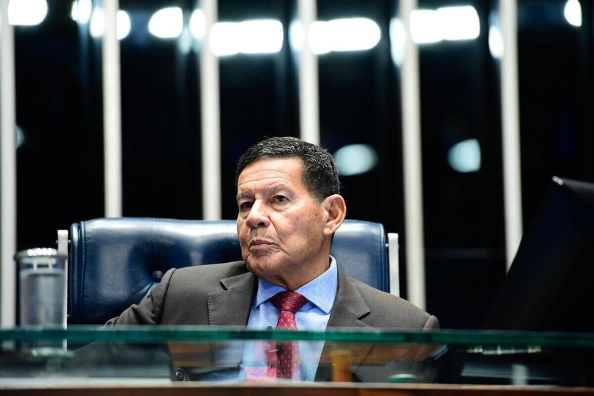 DESMONTANDO O 'GOLPE' - ‘Não somos bandidos’, diz Mourão sobre possibilidade de esconder de Bolsonaro encontro com Moraes

