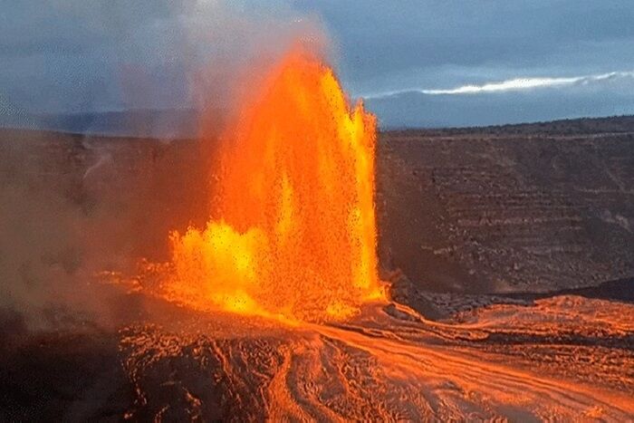 BONITO, MAS ATERRADOR - Vulcão Kilauea, no Havaí, entra em erupção; lavas atingem 300 m