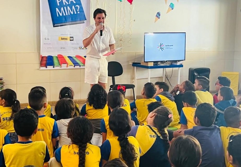 PROJETO 'LÊ PRA MIM' - Primeiro dia de leituras de livros infantis com atores ex-BBBs , Hugo Bonemer e Diogo Almeida superam expectativas da organização
