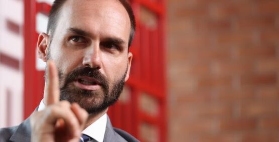 ORDEM DE ATAQUE - PGR pede ao STF abertura de inquérito contra Eduardo Bolsonaro

