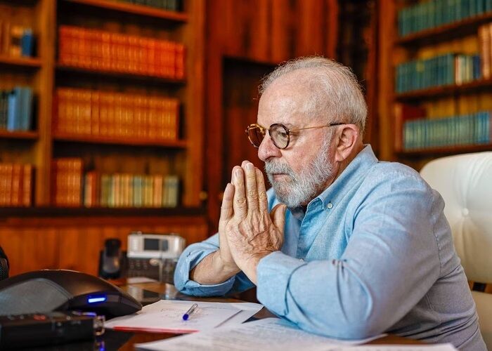 ATÉ DITADOR ADOECE, E MORRE - Após avaliação médica, Lula trata labirintite e despacha no Alvorada

 