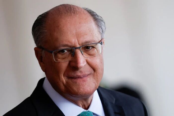TENSÃO E DOENÇA ATACAM O PODER - Vice-presidente Geraldo Alckmin passou mal e foi internado às pressas em Brasília 
