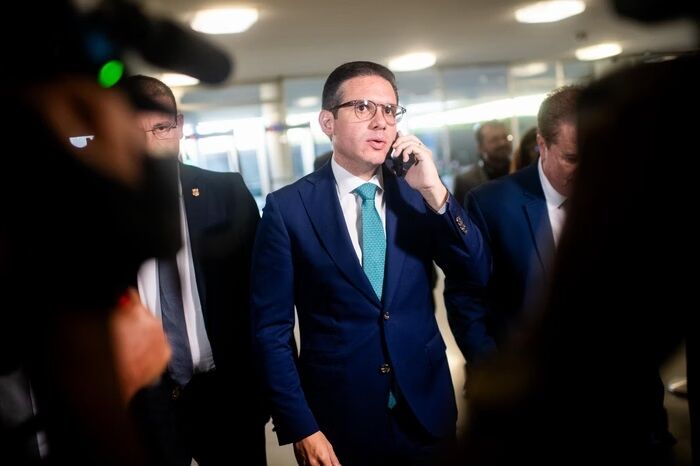 PAÍS ESTÁ CANSADO DE IMPOSTOS - Queremos construir a solução com o governo, diz Hugo Motta sobre IOF
