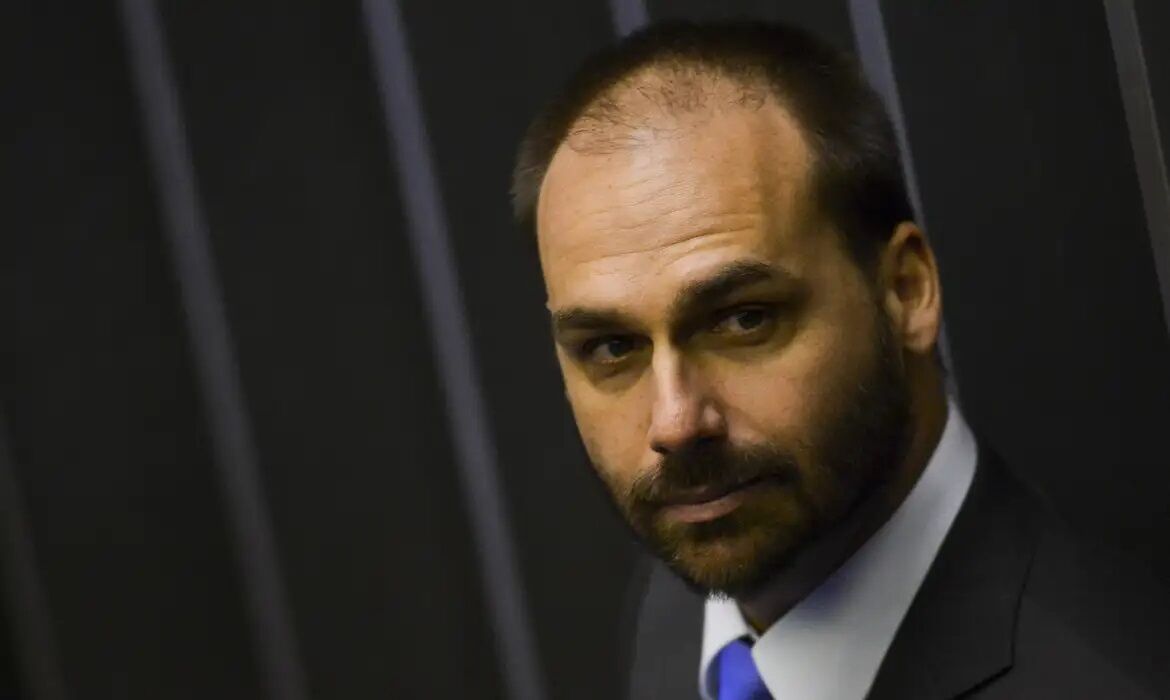 SENTENÇA PRONTA - Vazamento expõe avaliação de ministros do STF sobre possível condenação de Eduardo Bolsonaro
