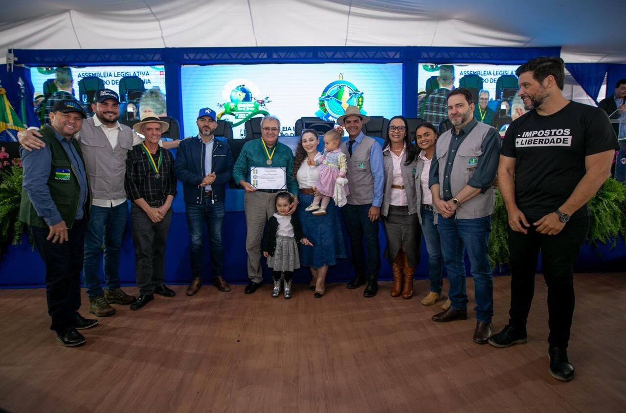 RECONHECIMENTO A QUEM INVESTE - Alero homenageia personalidades políticas e empresariais durante a 12° Rondônia Rural Show