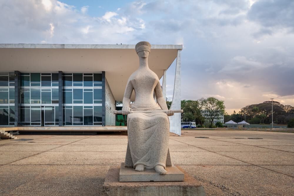 ISSO TEM NOME: CENSURA - Julgamento do STF sobre responsabilidade das redes sociais será retomado em junho

