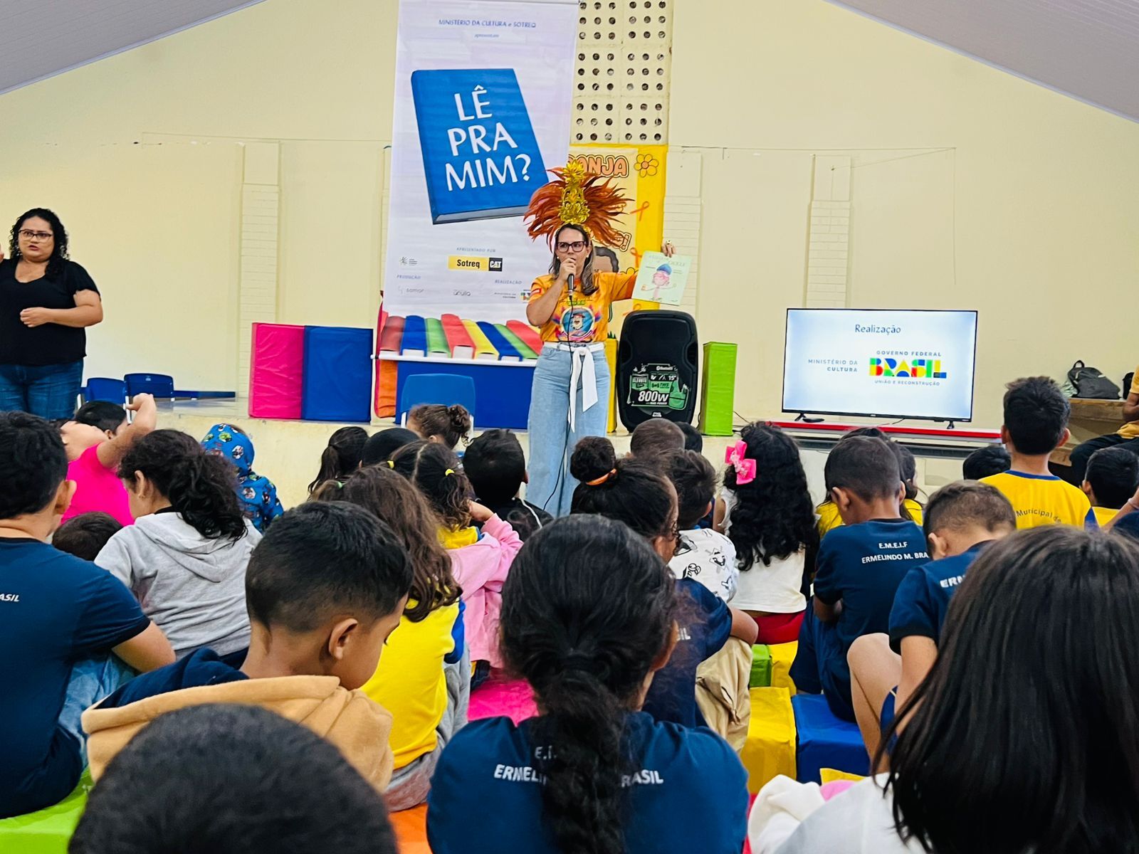 Apresentadora Vivi Chau, também fez leitura no último dia, na escola Ermelindo Monteiro Brasil e encerrou a 1ª temporada