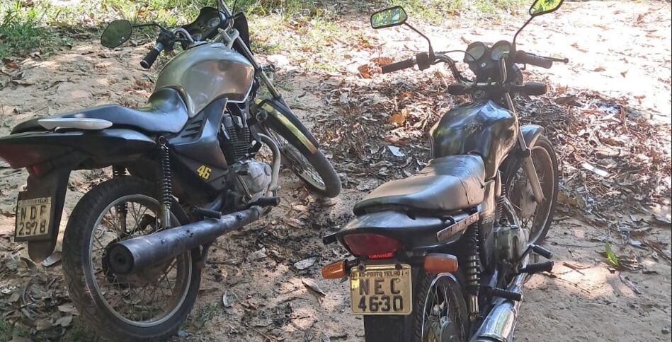 BECO SÃO DOMINGOS - Polícia Militar apreende motocicleta roubada e eletrônicos suspeitos em área de mata na capital
