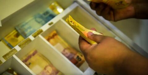 VEJA QUANDO CAI O SEU - Aposentados e pensionistas começam a receber antecipação do 13º
