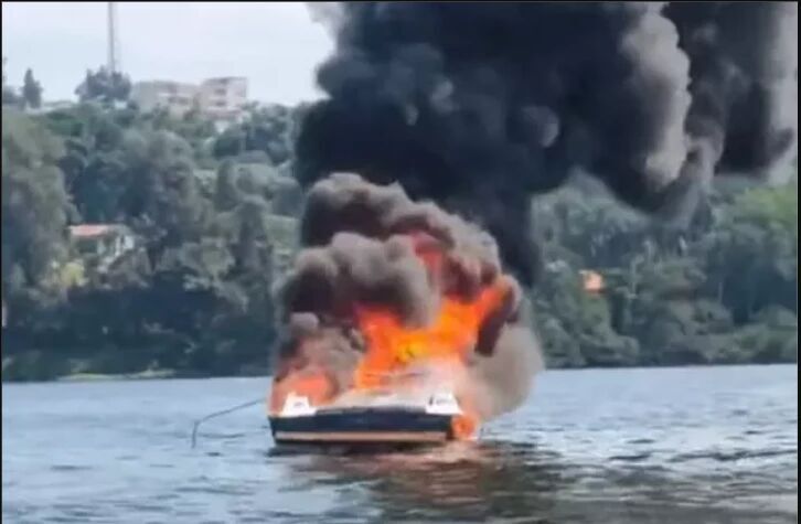 ARMADILHA DE FOGO - Lancha explode enquanto família fazia teste para comprar o veículo
