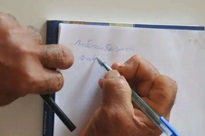 ESCRAVOS INTELECTUAIS - Analfabetismo funcional no Brasil permanece em 29%, mesmo índice de 2018