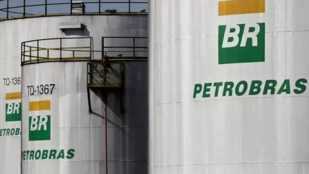 DEMORA CHEGAR NA BOMBA - Petrobras reduz preço do diesel em R$ 0,16 para distribuidoras